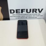 Polícia Civil recupera celular roubado e prende mulher em flagrante por receptação