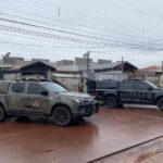 Polícias Civil e Militar fecham ponto de distribuição de droga no Aero Rancho e cumpre mandado de prisão