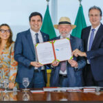 União sanciona lei que restringe uso de celular em escolas