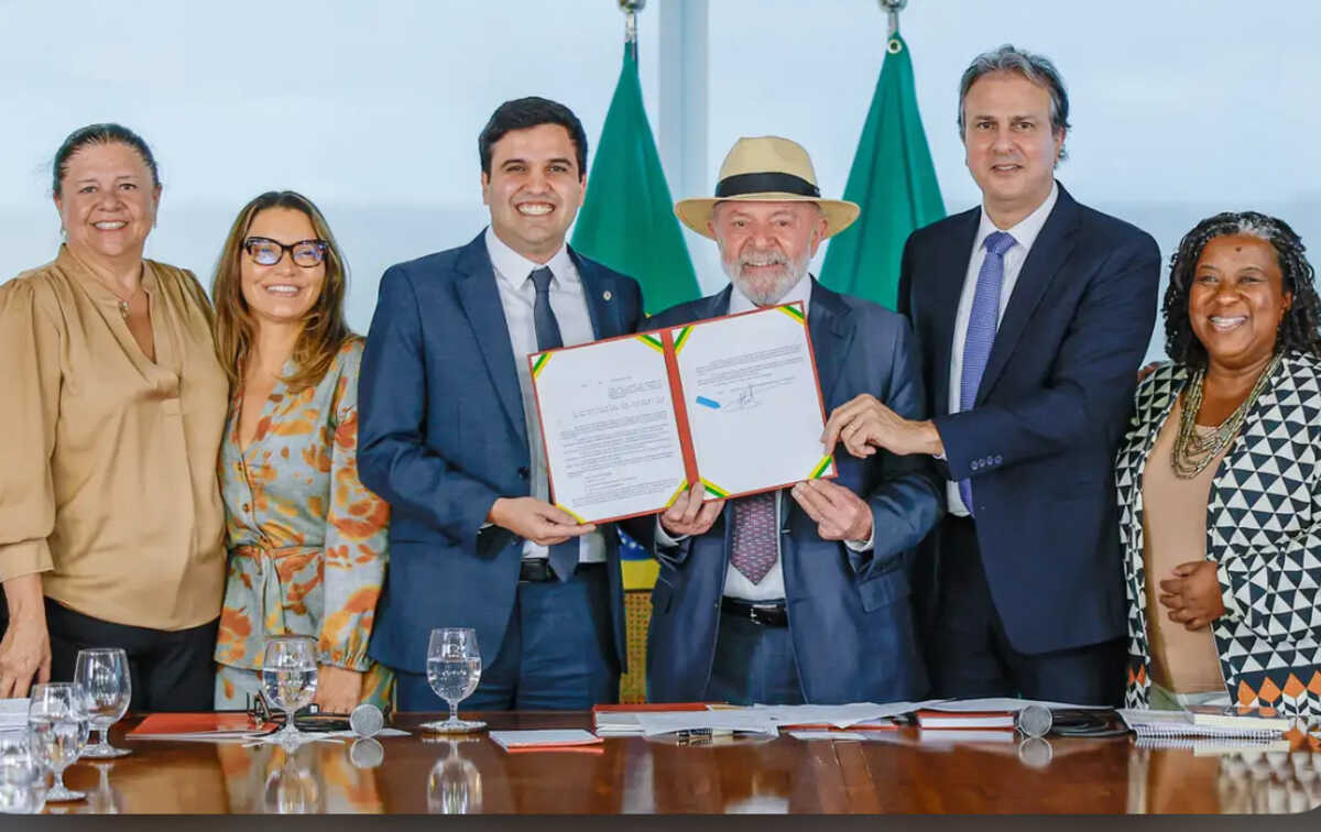 União sanciona lei que restringe uso de celular em escolas