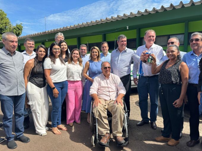 Ao lado de Riedel, senadora Soraya participa da entrega de veículos e posse de concursados da IAGRO