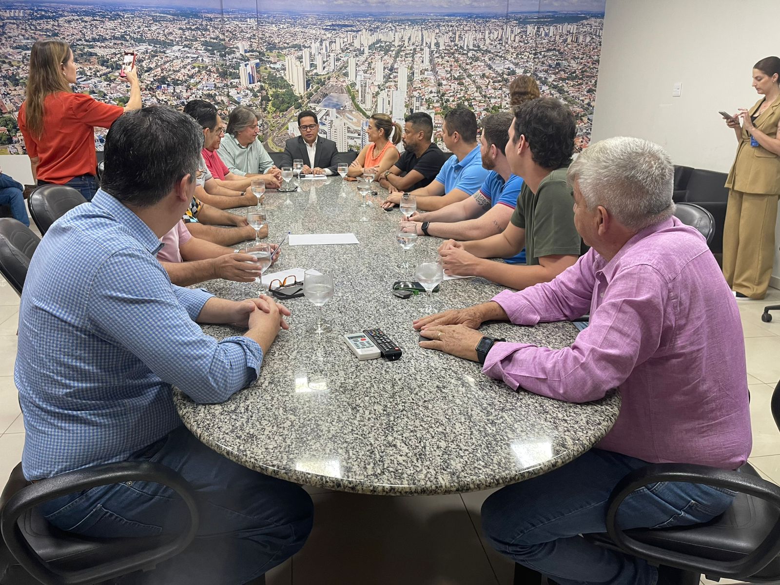 Soraya Thronicke reforça diálogo com vereadores e parabeniza Papy pela presidência da Câmara