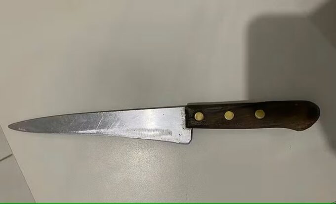 Motivado por ciúmes, marido ameaça esposa com faca em Sidrolândia