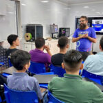 Carreta Digital ensina jovens indigenas a serem especialistas em manutenção de celulares