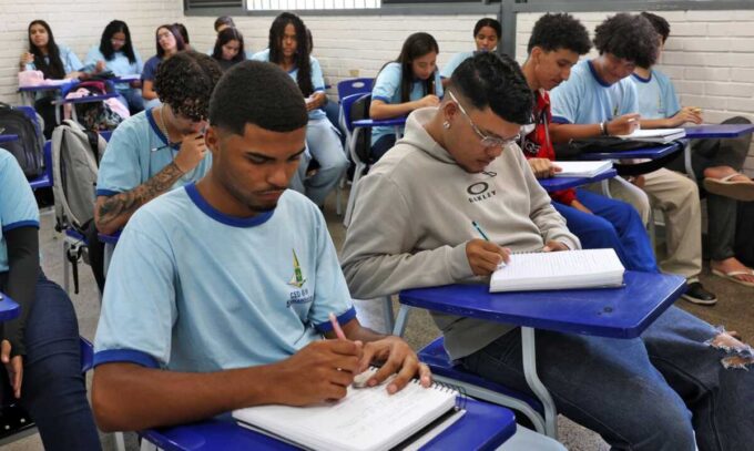 Estudantes apontam impactos do Pé-de-Meia e já planejam futuro