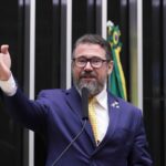 Mulheres vítimas de violência doméstica podem ter prioridade no porte de armas