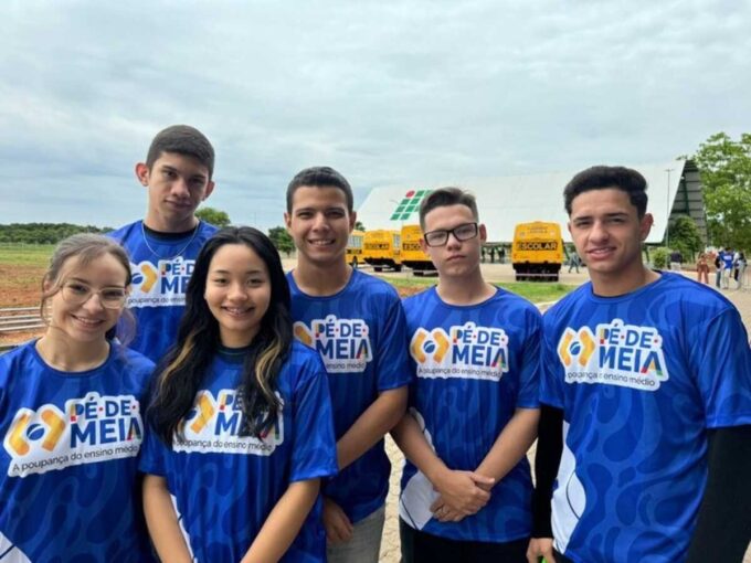 Pé-de-Meia: estudantes que concluíram o ensino médio já podem sacar benefício