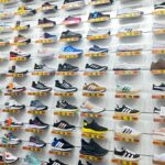 Polícia Civil apreende mais de 30 mil pares de tênis falsificados durante ação na Capital