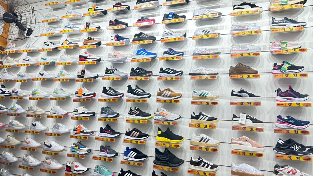 Polícia Civil apreende mais de 30 mil pares de tênis falsificados durante ação na Capital