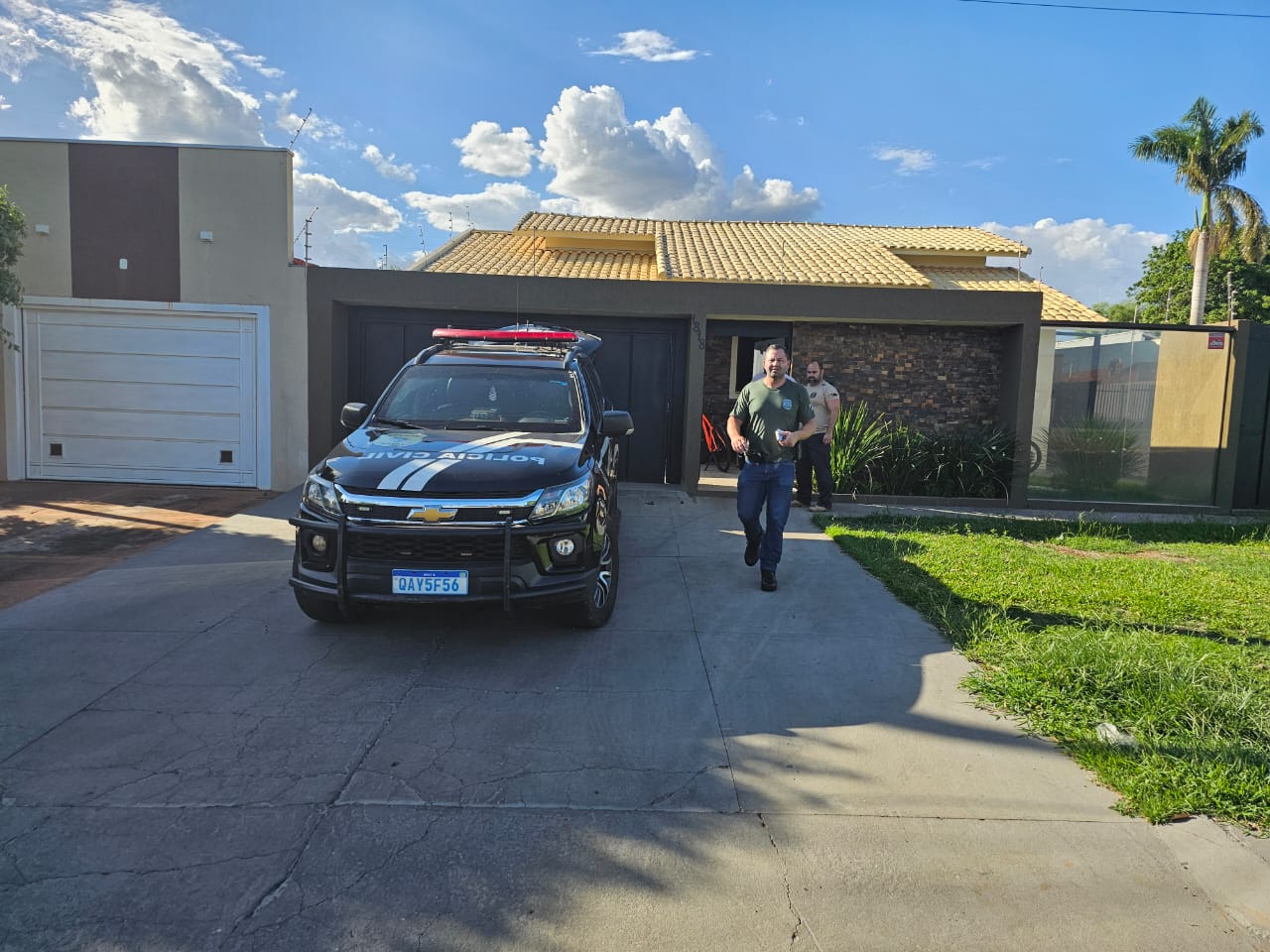 Polícia Civil prende suspeitos de homicídio ocorrido em Jardim e cumpre mandados de busca e apreensão em Amambai