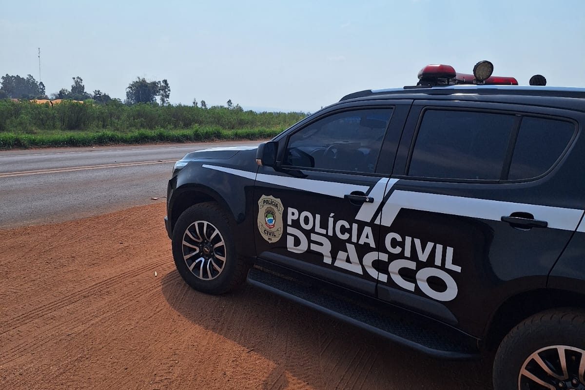 Policiais civis cumprem mandado de prisão em investigação por uso de documento falso