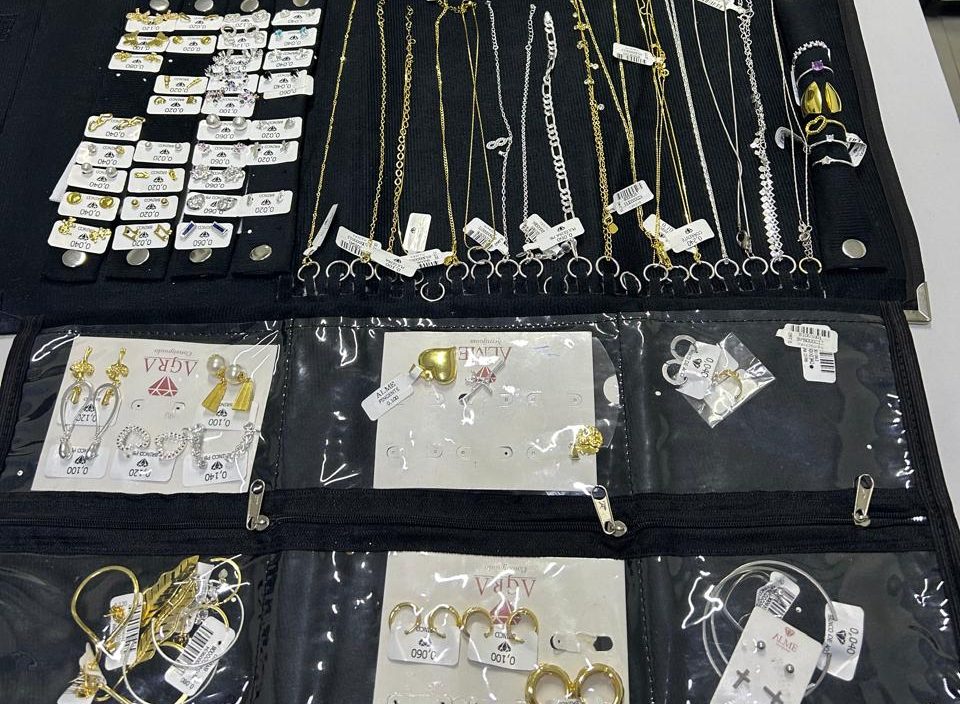 Policiais civis prendem homem que denunciou falsamente roubo de semijoias em Campo Grande