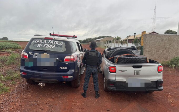 Equipe da Força tatica da 8° CIPM Sidrolandia Apreende veiculo com produtos ilegais