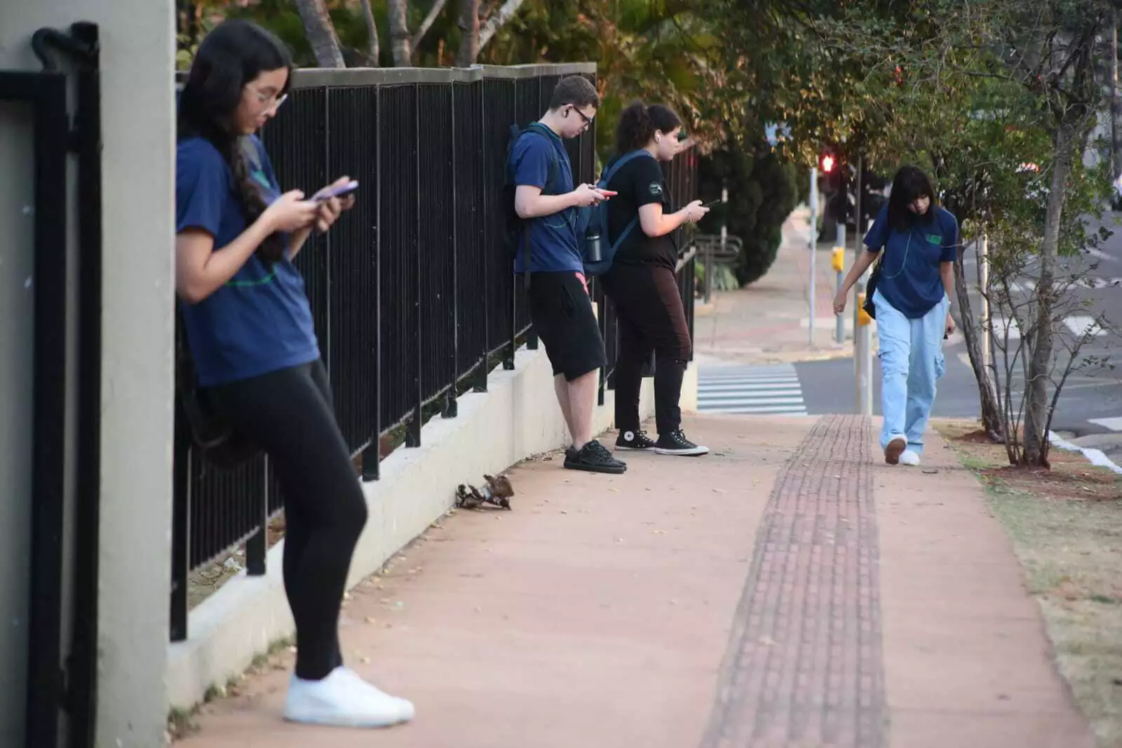 Guia para proibir celular nas escolas, resolução estadual será publicada amanhã
