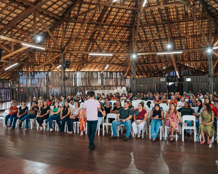 Secretaria de Educação realiza acolhida para os profissionais administrativos