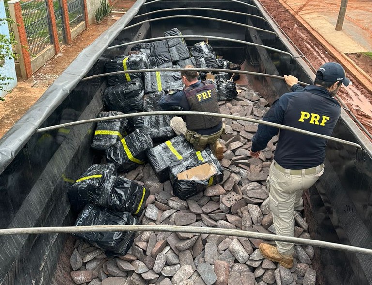 PRF apreende 2,6 toneladas de maconha e munições em Campo Grande (MS)