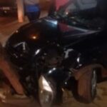 Motorista passa mal, perde controle de veículo e bate em poste em Sidrolândia