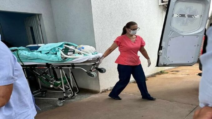 Idoso queimado pelo próprio filho aguarda por cirurgia plástica