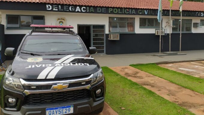 Casal suspeito de tráfico de drogas é preso por policiais civis e equipe especializada da PM, em Bandeirantes