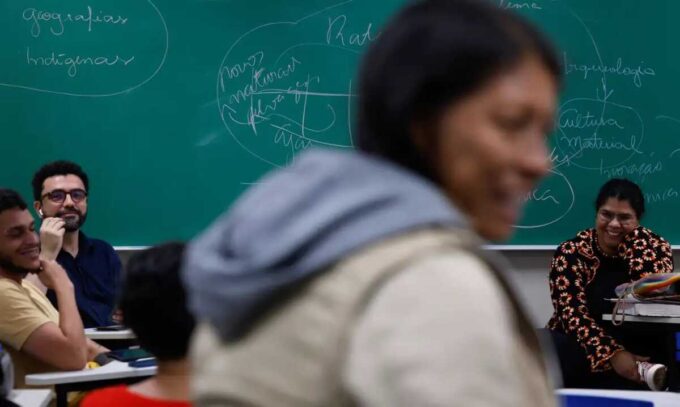 Formação para novas tecnologias passará a fazer parte da EJA