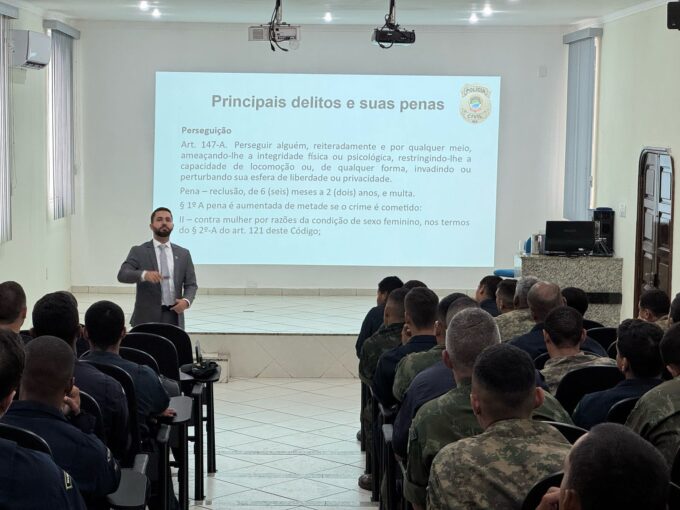 Polícia Civil ministra palestra sobre prevenção e combate a violências domésticas e familiar contra a mulher para Militares do 6º Distrito Naval da Marinha do Brasil