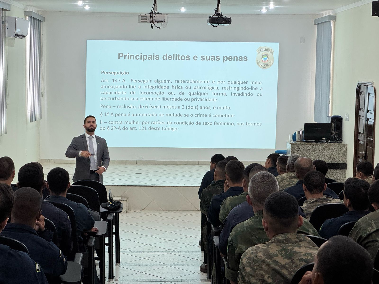 Polícia Civil ministra palestra sobre prevenção e combate a violências domésticas e familiar contra a mulher para Militares do 6º Distrito Naval da Marinha do Brasil