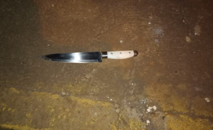 Por ciúmes, homem bate na companheira e dá facada nas nádegas da vítima em São Gabriel