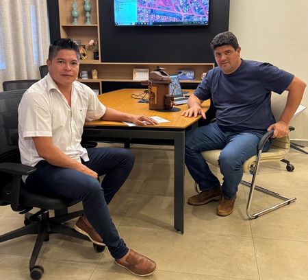 Vereador Otacir Figueredo se reúne com prefeito Rodrigo Basso para discutir construção de unidades habitacionais