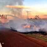 Carro capota, pega fogo e deixa uma pessoa gravemente ferida na BR-163