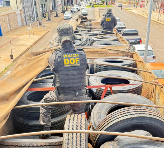 DOF apreende 200 pneus em carreta que seguia para o Estado do Mato Grosso
