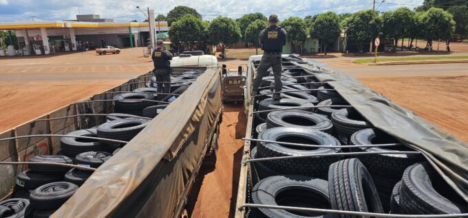 DOF apreende duas carretas carregadas com mais de 600 pneus ilegais