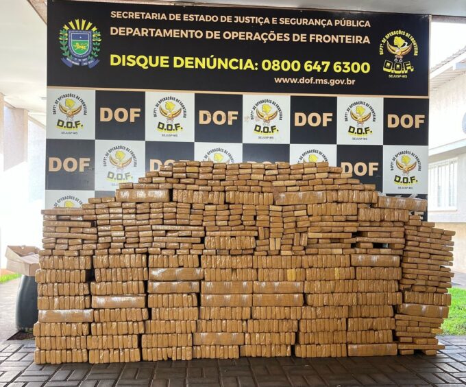 DOF apreende mais de mil quilos de drogas em Laguna Carapã