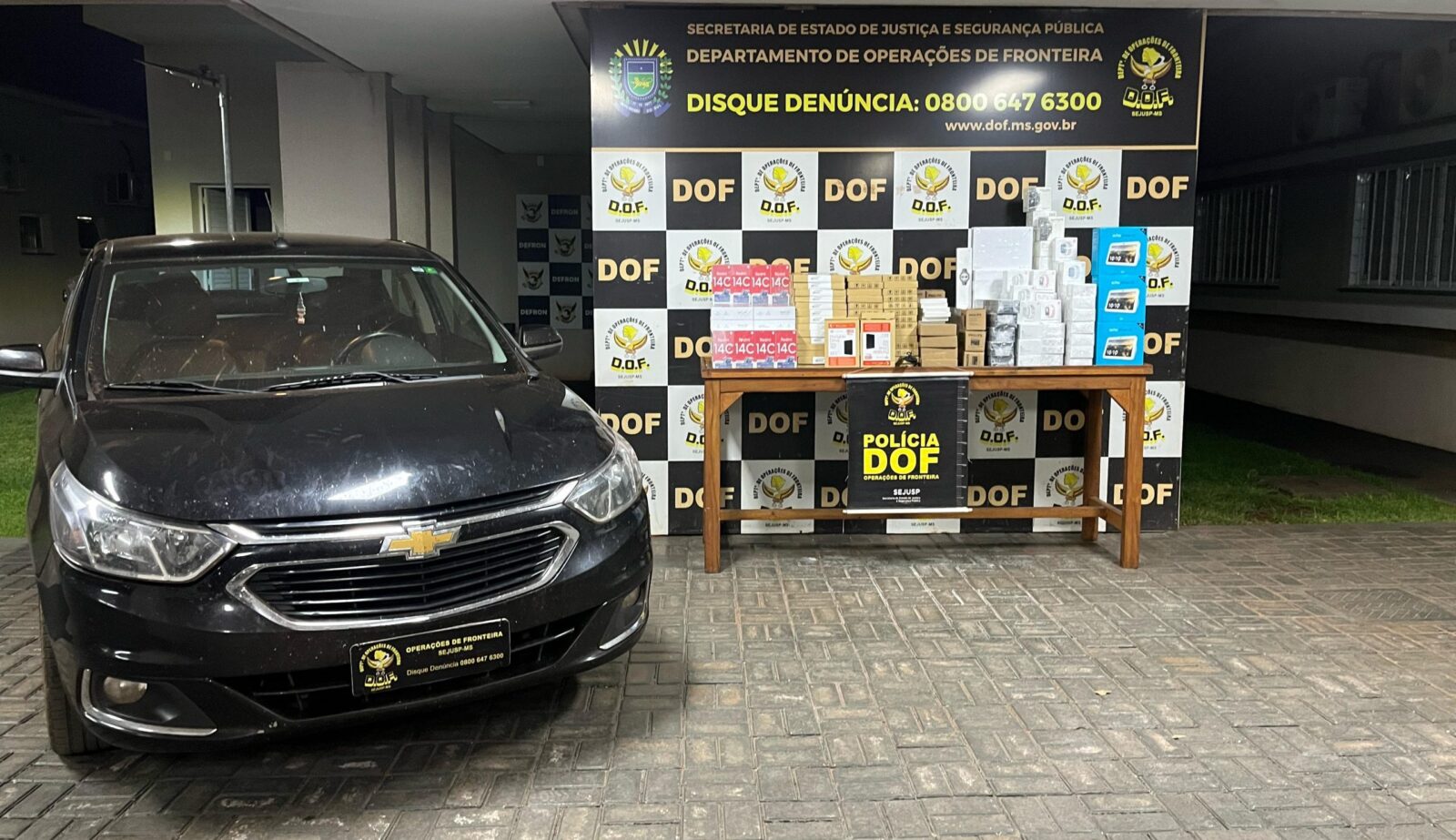 DOF apreende veículo com mais de R$ 280 mil em produtos ilegais Laguna Carapã