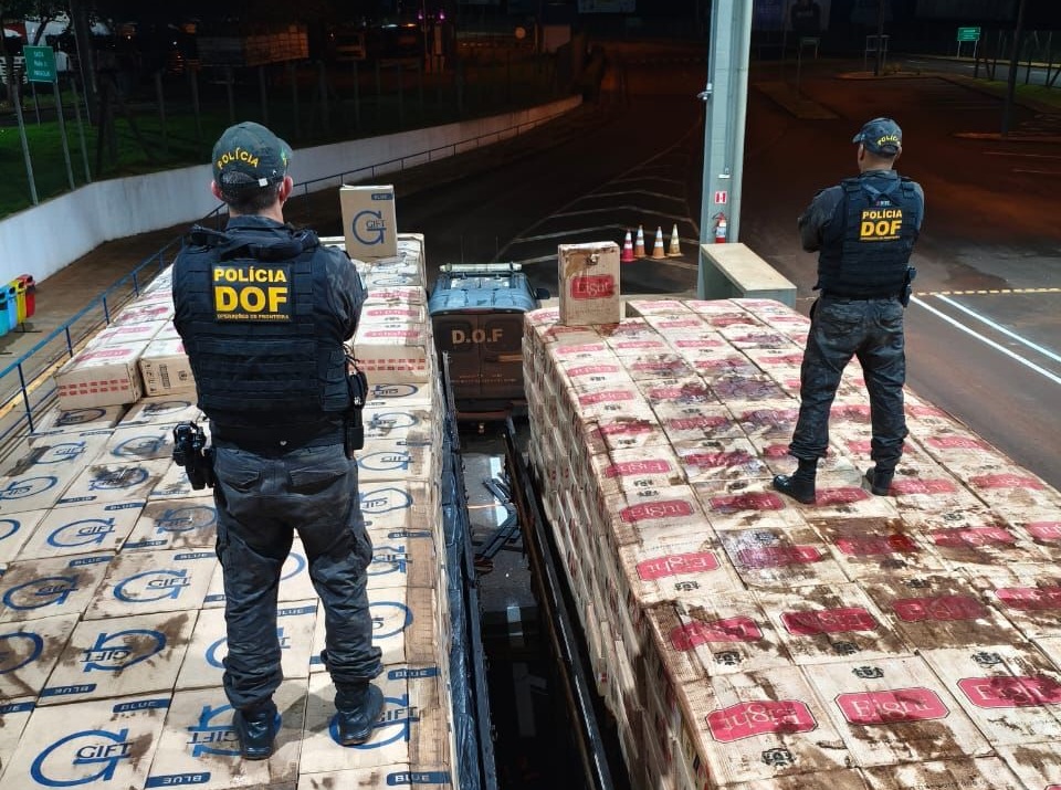 DOF recupera dois caminhões com mais de 50 mil pacotes de cigarros em Itaquiraí