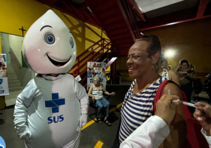 Drive-thru da vacinação ultrapassa 7 mil doses de influenza