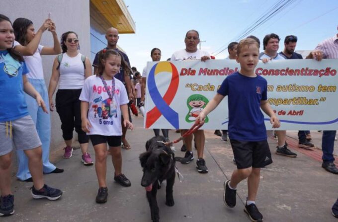 Governo convida profissionais da educação e familiares para debater autismo
