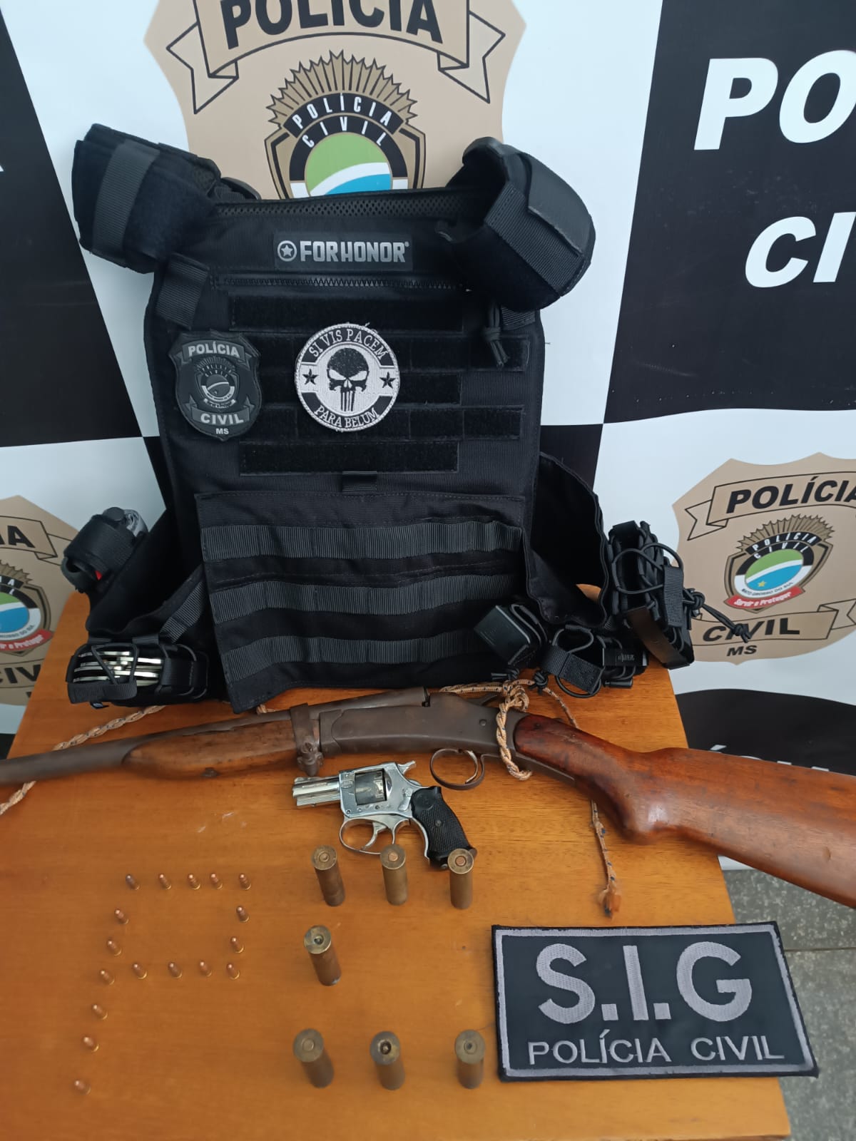 Polícia Civil apreende armas de fogo e prende suspeito após investigação sobre lesão corporal grave em Anaurilândia
