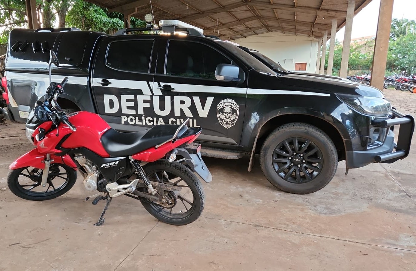 Polícia Civil identifica e indicia dois indivíduos por roubo e recupera motocicleta subtraída em Campo Grande