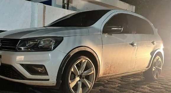 Polícia Civil prende dois foragidos e recupera veículo roubado em Campo Grande
