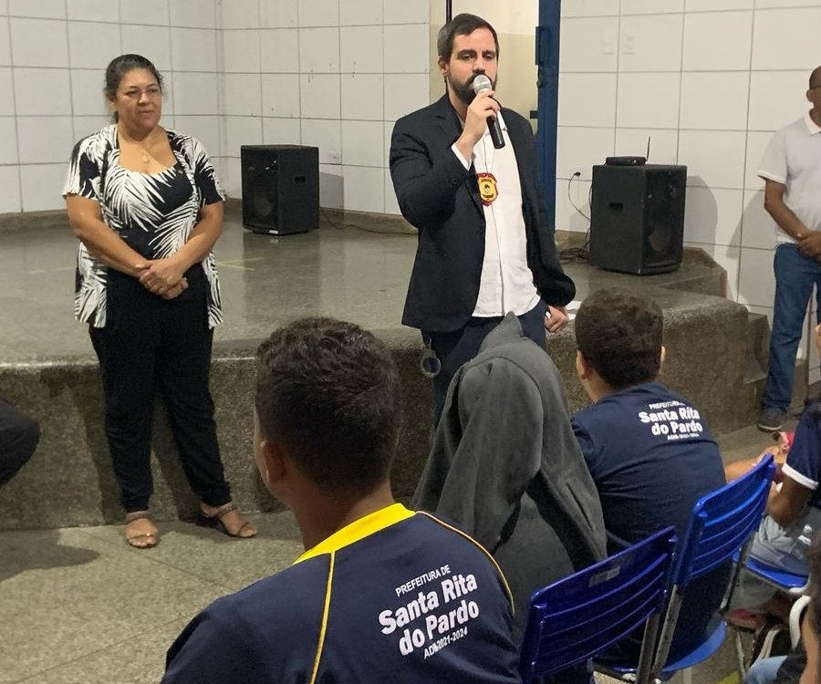 Polícia Civil realiza palestras sobre prevenção de crimes em escolas de Santa Rita do Pardo