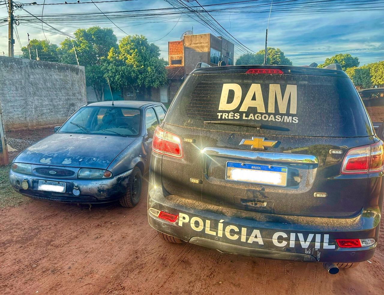 Policiais civis cumprem mandado de prisão e autuam suspeito por embriaguez ao volante em Três Lagoas