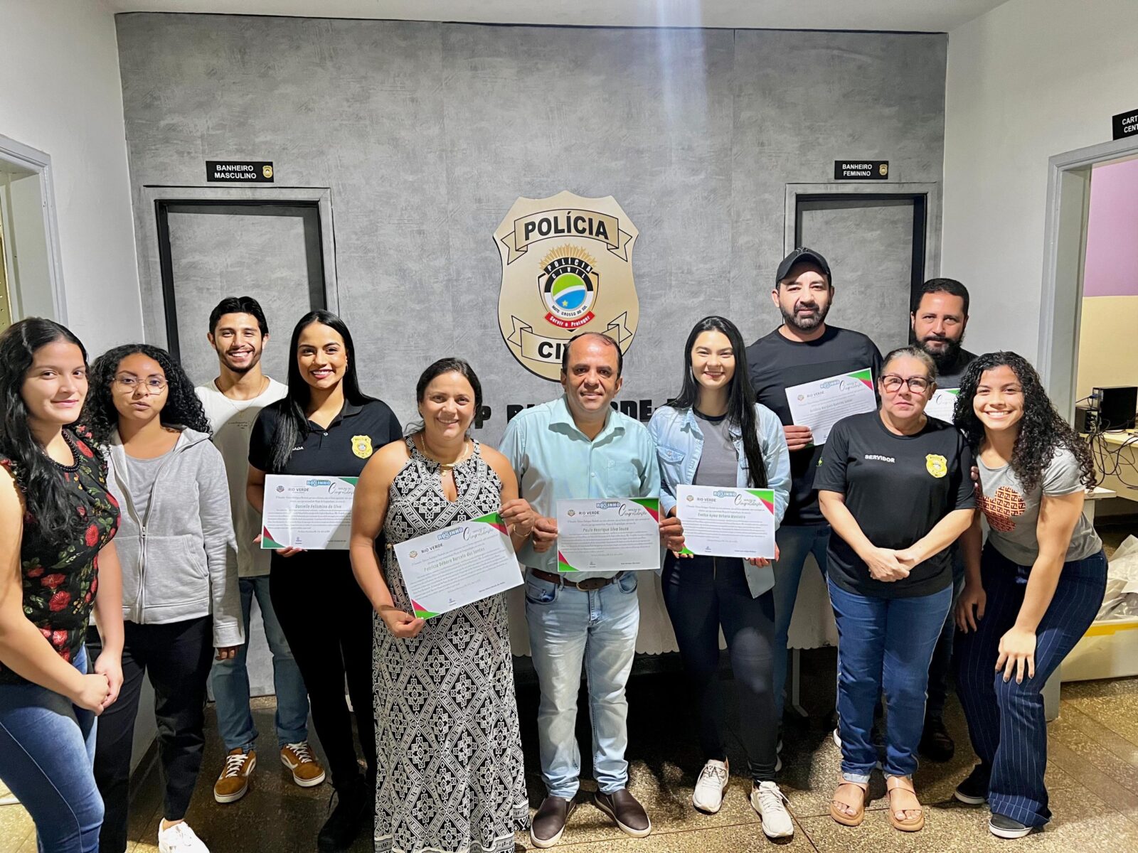 Policiais da Delegacia de Polícia de Rio Verde recebem moção de congratulação da Câmara Municipal