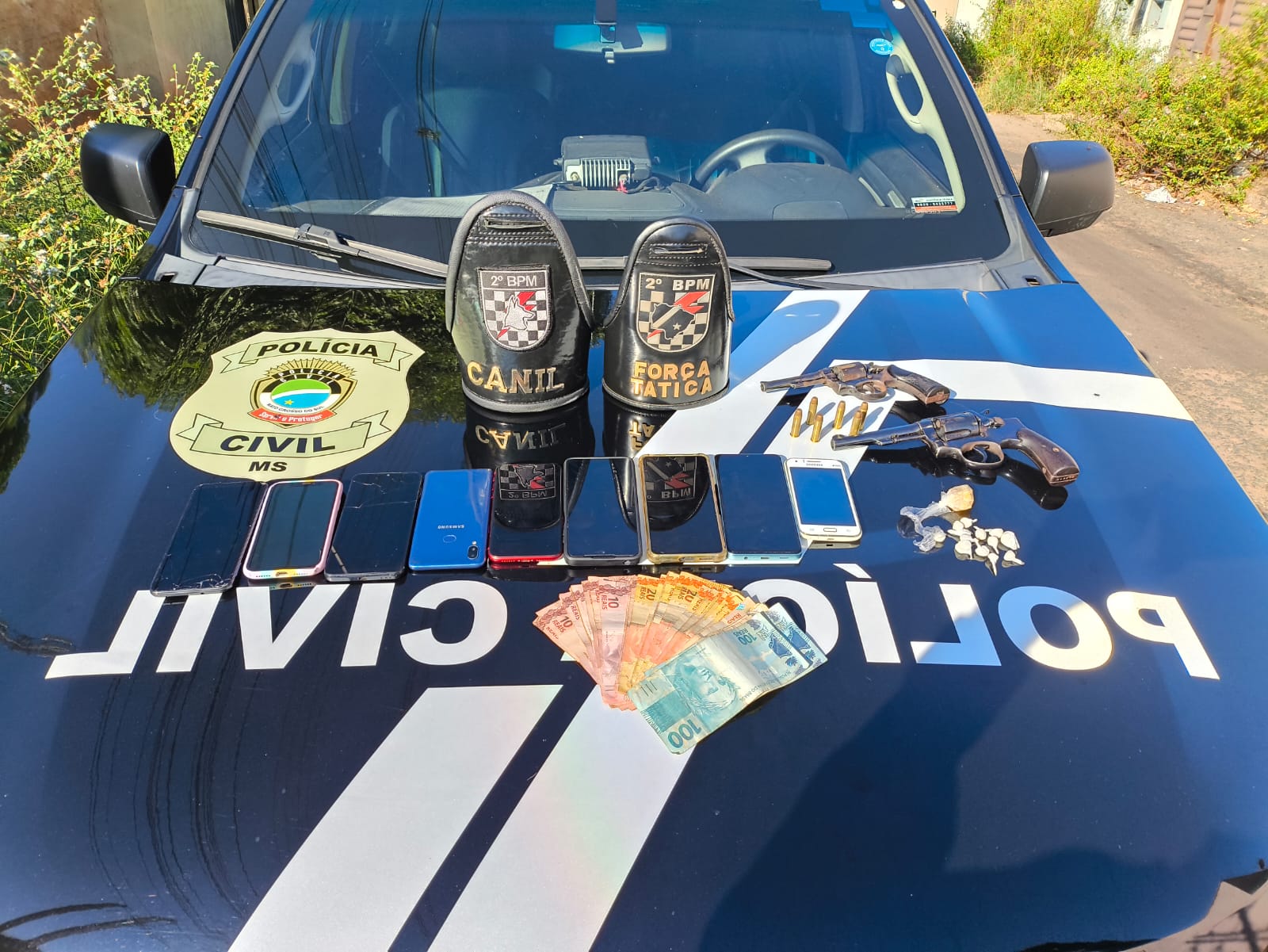 Polícias Civil e Militar prendem indivíduos armados e apreendem drogas e produtos furtados em Três Lagoas