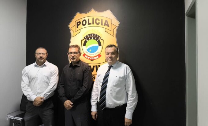 Promotores de Justiça de Mundo Novo realizam visita institucional à Delegacia Regional de Naviraí
