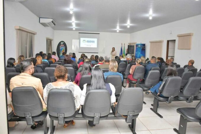SEMED Aquidauana sedia encontro regional para discutir alfabetização infantil