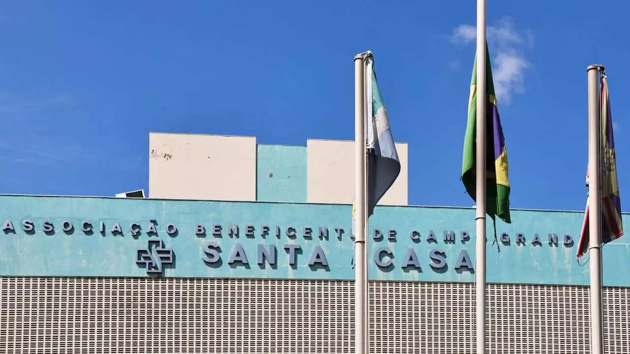 Idoso cai e morre após 16 dias aguardando cirurgia na Santa Casa de Campo Grande