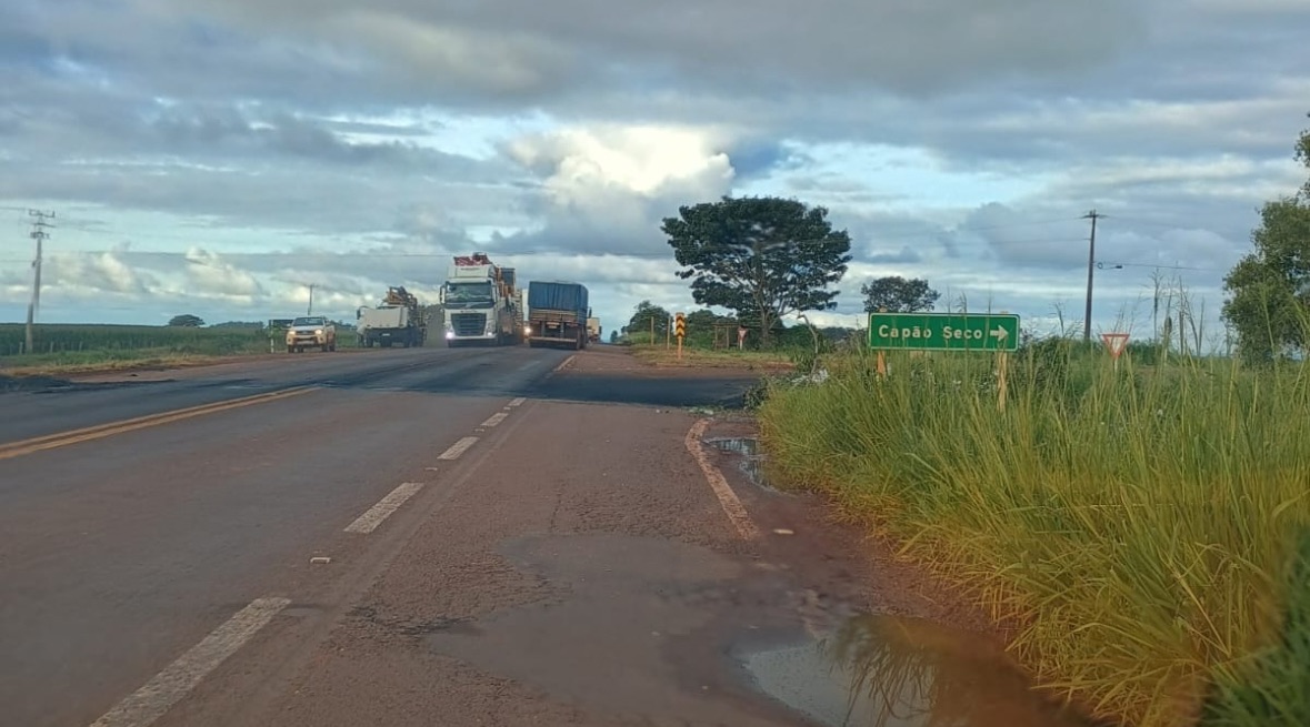 Após negociações, BR-060 é liberada pelo MST, em Sidrolândia