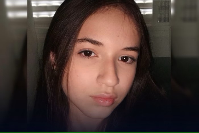 Aluno ataca e mata a tesouradas adolescente em escola particular