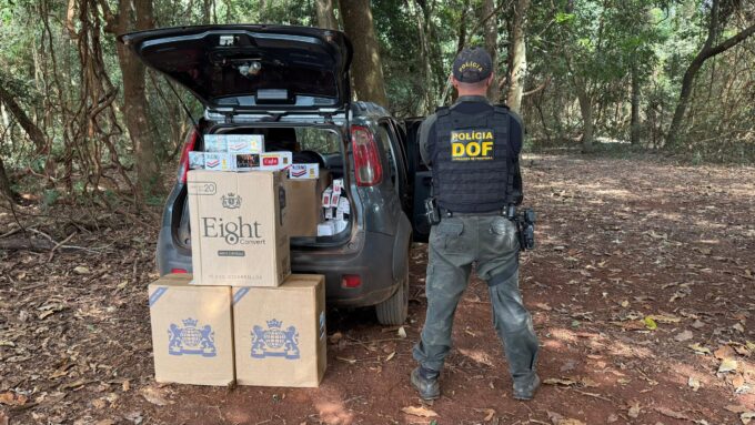 DOF apreende veículo carregado de cigarro em meio a mata em Laguna Carapã
