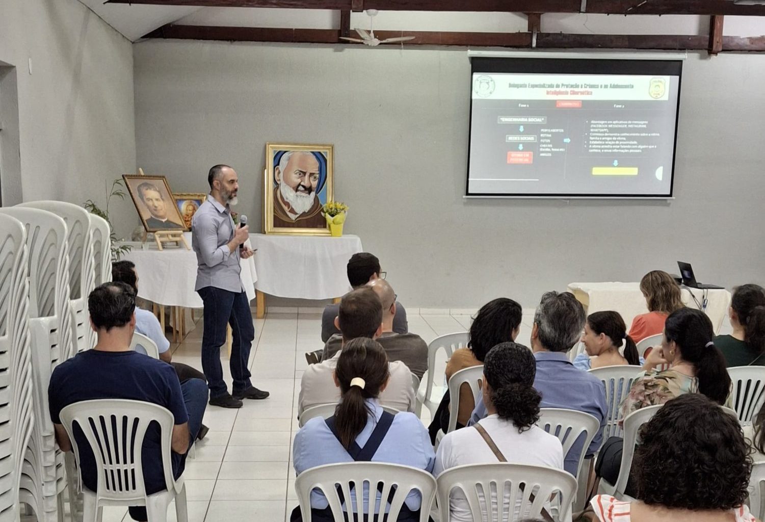 Delegado da Polícia Civil ministra palestra sobre perigos cibernéticos em colégio da Capital